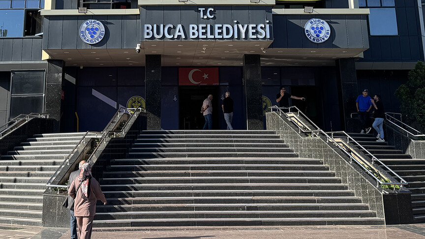 İzmir'de Buca Belediyesine yönelik operasyonda Belediye Başkanı Duman ve 52 şüpheli yakalandı
