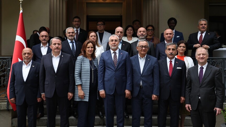Bakan Işıkhan, işçi, işveren ve memur temsilcileriyle Cenevre'de bir araya geldi