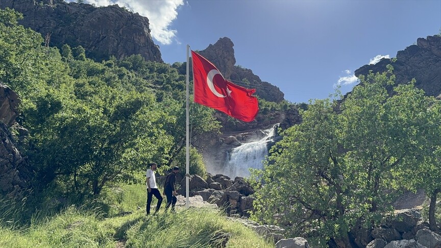 Irak sınırındaki şelaleye "Mehmetçik dokunuşu"