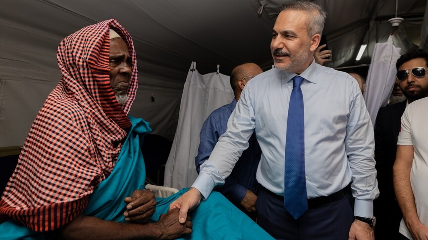Bakan Fidan, Bangladeş'in Cox's Bazar'daki mülteci kamplarını ziyaret etti