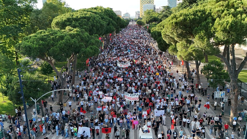 Arnavutluk’ta Zvernec’teki turizm projesine karşı gösteriler 7’nci gününde sürüyor