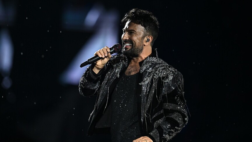 Tarkan, Koç Holding'in 100. yılı kapsamında Ankara'da konser verdi