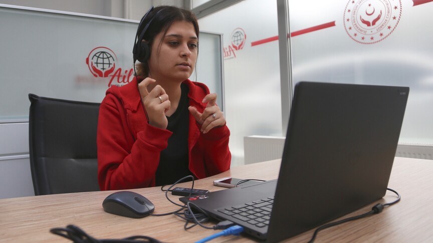 AİLEM Engelsiz İletişim Merkezi, 286 bin 384 çağrıya çeviri desteği sağladı