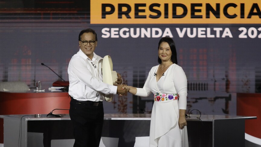 Peru'da devlet başkanı seçiminin 2. turunda sağcı ve solcu aday başa baş gidiyor