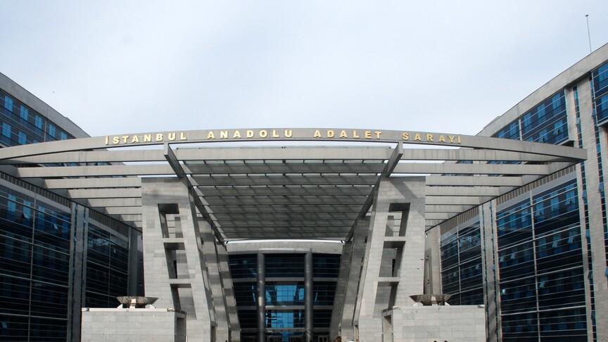 İstanbul merkezli "şike" operasyonunda yakalanan 82 zanlı adliyede