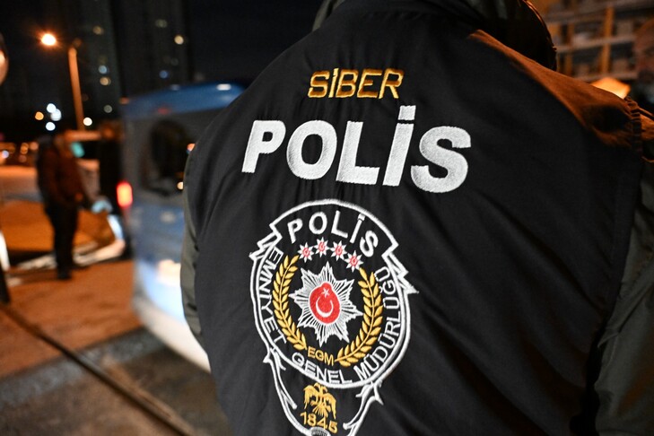 Antalya merkezli 27 ilde düzenlenen yasa dışı bahis operasyonunda 72 kişi yakalandı