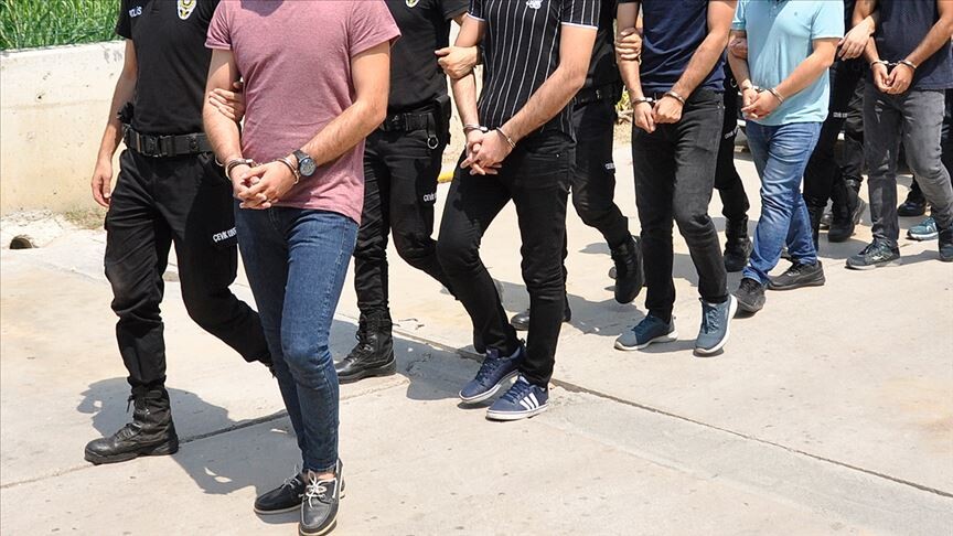 İzmir'de FETÖ soruşturmasında 78 şüpheli hakkında gözaltı kararı