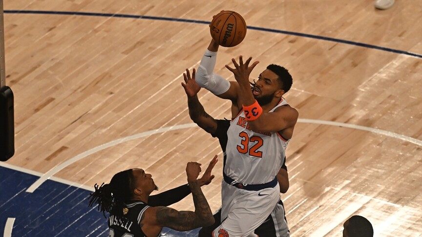 Knicks, NBA finallerinin en büyük geri dönüşünü yaparak Spurs'ü mağlup etti