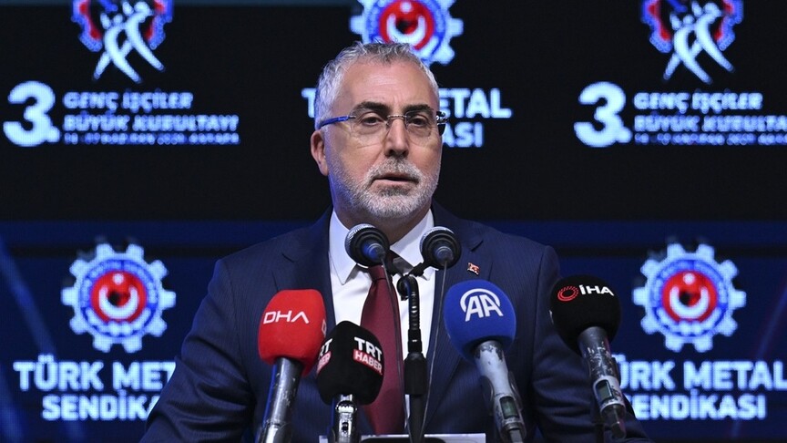 Bakan Işıkhan: Dijital bağımlılık çok yönlü bir şekilde ele alınması gereken ciddi bir tehdittir