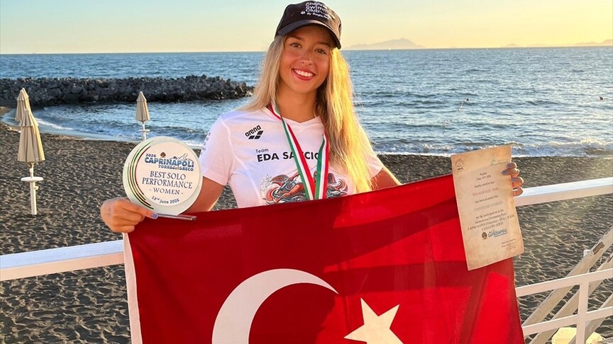 Ultra maraton yüzücüsü Eda Savcıgil'den İtalya'da "tarihi" birincilik