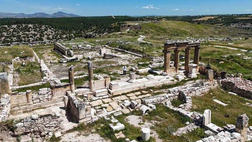Blaundos'ta rahiplerin kutsal alanı gün yüzüne çıkarılıyor
