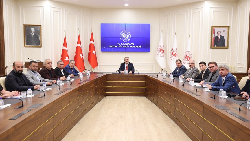 Eylem yapan Doruk Madencilik işçileri işverenle uzlaştı