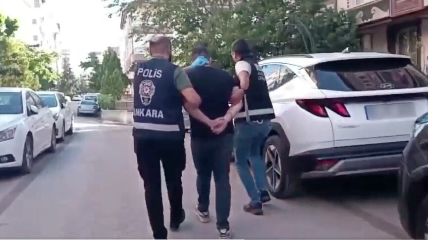 Sosyal medya üzerinden "tetikçi ve suç örgütlerini övücü" paylaşım yapan 258 şüpheli yakalandı