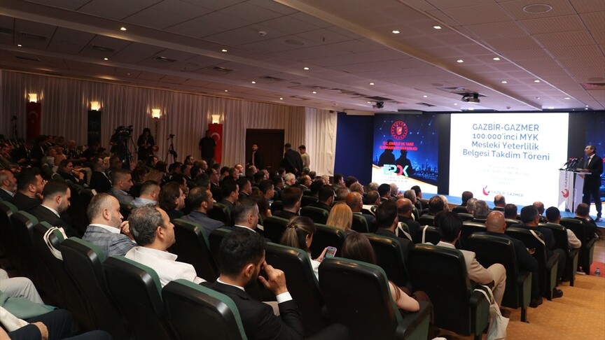 Sakarya'da "GAZBİR-GAZMER 100 bininci MYK Mesleki Yeterlilik Belgesi Takdim Töreni" düzenlendi