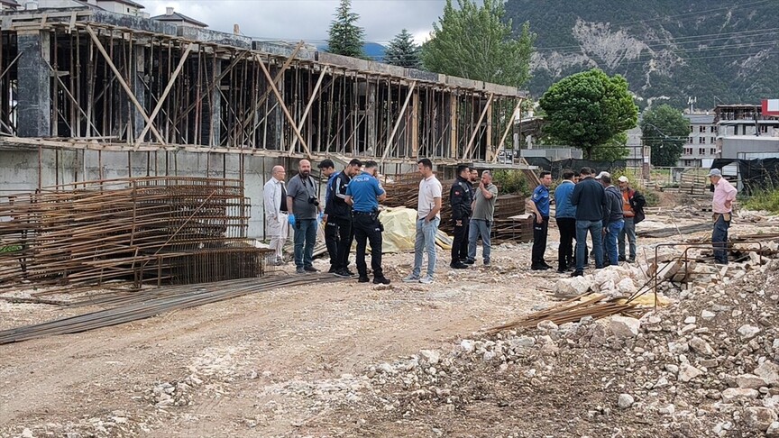 Kütahya'da inşaat iskelesinin çökmesi sonucu 2 işçi öldü, 2 işçi yaralandı