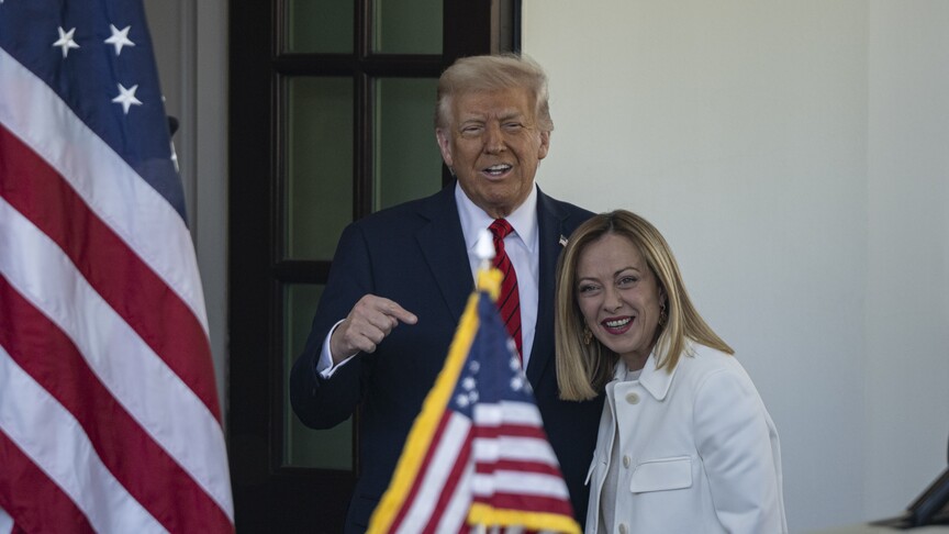 Trump'ın, kendisine fotoğraf için "yalvardığını" söylediği Meloni ile arası yeniden açıldı