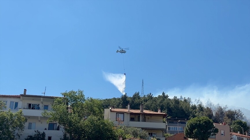 Balıkesir'deki orman yangınına havadan ve karadan müdahale ediliyor