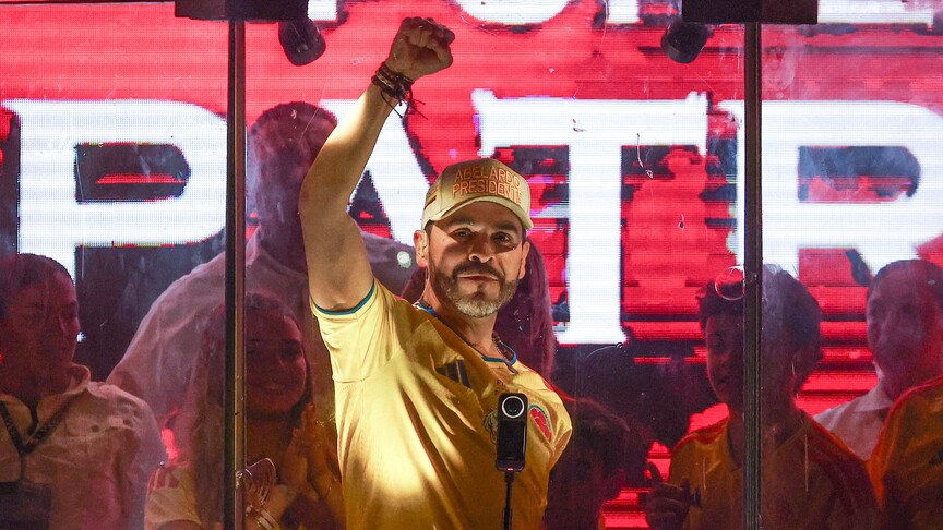 Kolombiya'da cumhurbaşkanı seçimini, resmi olmayan sonuçlara göre sağcı aday Abelardo de la Espriella kazandı