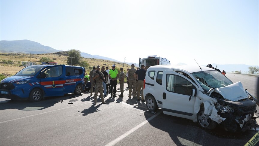 Van'daki trafik kazasında Jandarma Uzman Çavuş Karabulut şehit oldu