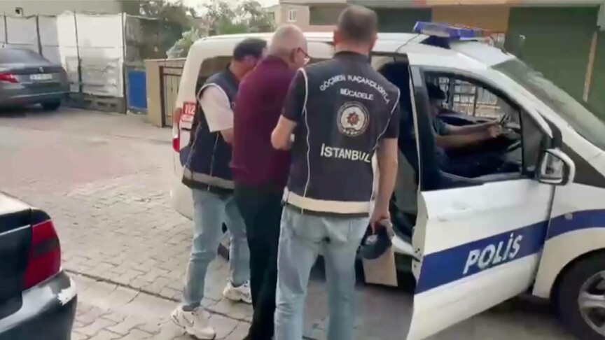 İstanbul merkezli "sahte belgelerle ikamet izni" operasyonunda 64 şüpheli yakalandı