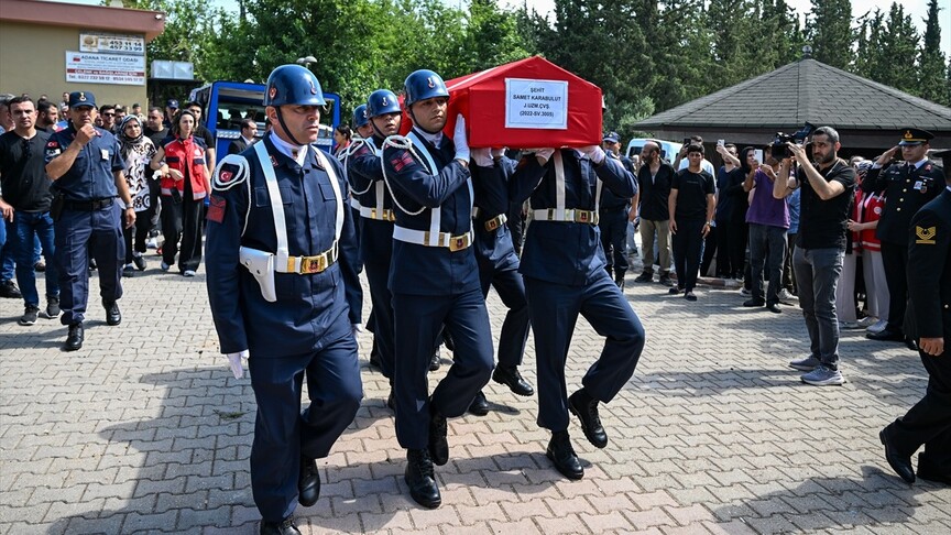 Trafik kazasında şehit olan uzman çavuş Adana'da son yolculuğuna uğurlandı