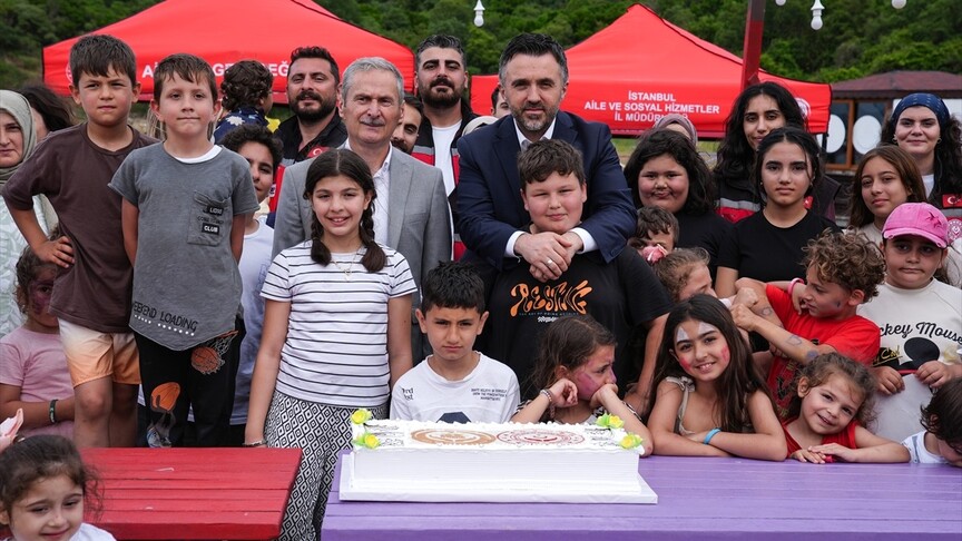 İstanbul'daki aileler "dijital detoks" kamplarında teknolojiden uzak vakit geçiriyor