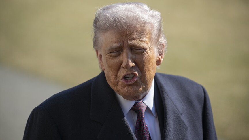 Trump, Senatoda savaş yetkileri tasarısının onaylanmasının "düşmana yardım sağladığını" savundu