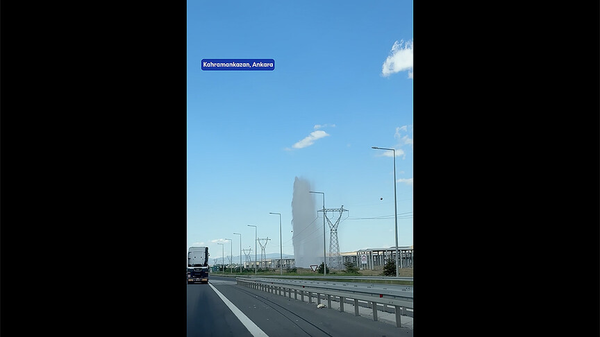 Kahramankazan'da içme suyu isale hattı patladı