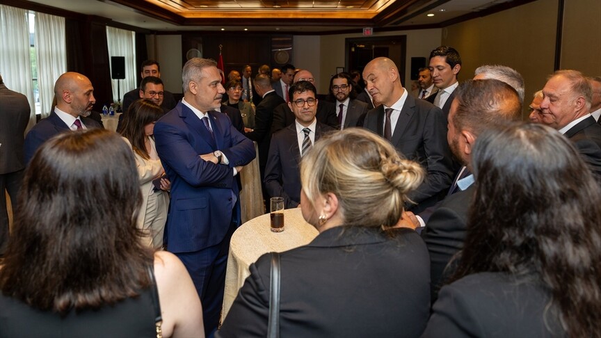 Dışişleri Bakanı Fidan, Kanada'da Türk iş insanlarıyla görüştü