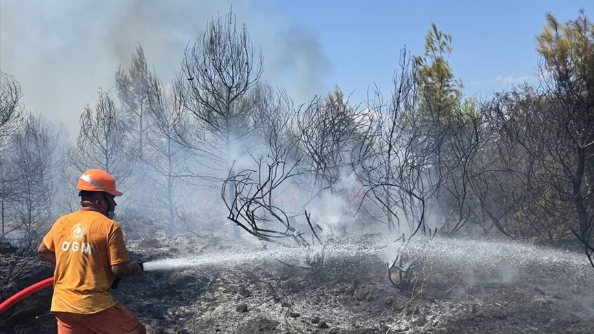 Antalya'da çıkan orman yangınına müdahale ediliyor