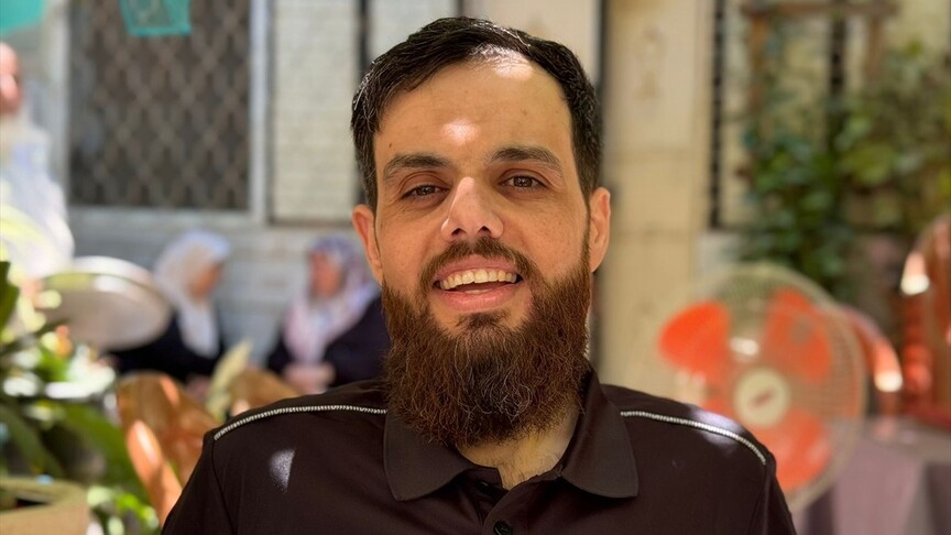 İsrail hapishanesinde 60 kilo kaybeden Filistinli gazeteci: Bir ağrı kesiciden bile mahrum bırakıldım