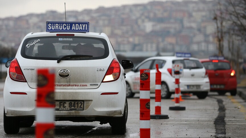 Güneşe çıkamayan sürücü adayı direksiyon sınavına akşam girecek