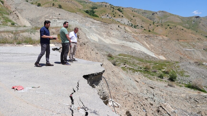 Hakkari'deki heyelanda yaklaşık 8 milyon metreküp toprağın hareket ettiği belirlendi