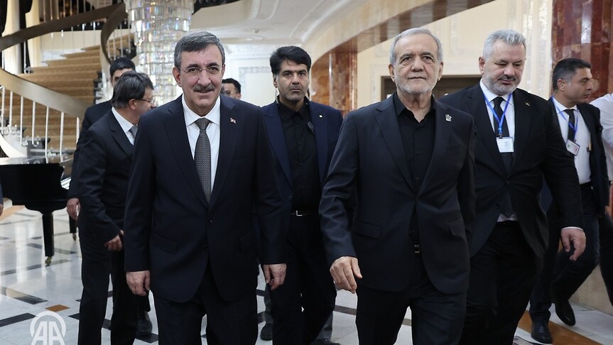 تاران.. جێگری سەرکۆماری تورکیا یڵماز لەگەڵ سەرکۆماری ئێران پزیشکیان کۆبووەوە
