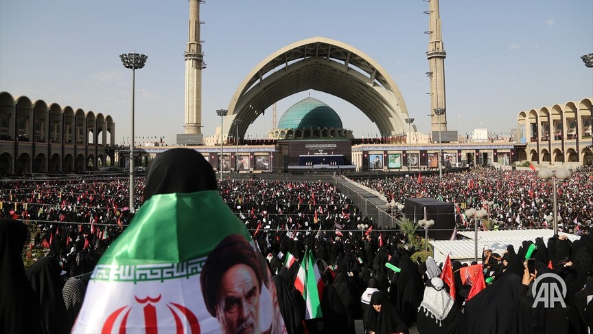 لە تاران ڕێوڕەسمی تایبەت بە بەخاکسپاردنی ڕابەری پێشووی ئێران عەلی خامنەیی بەڕێوەدەچێت