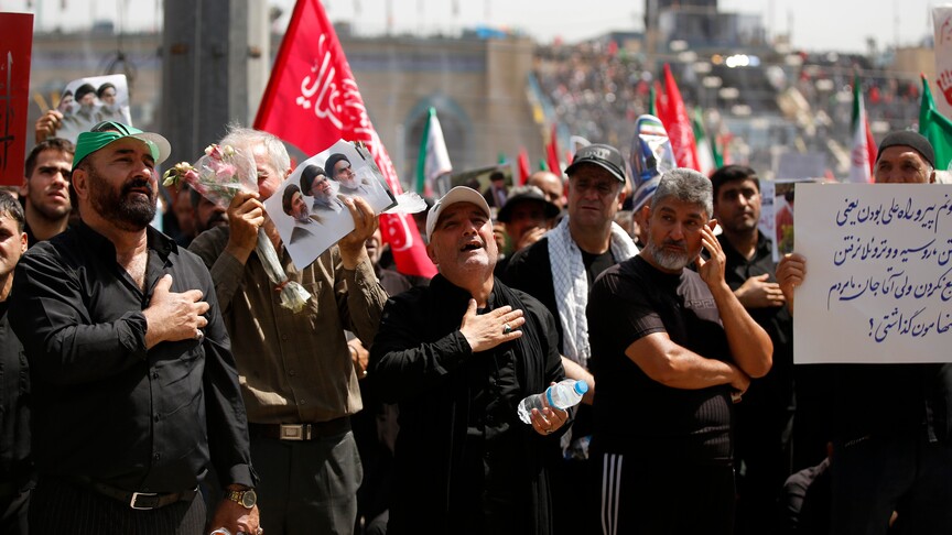 ABD-İsrail saldırılarında hayatını kaybeden Hamaney'e veda törenine katılanlar "birlik" mesajı verdi