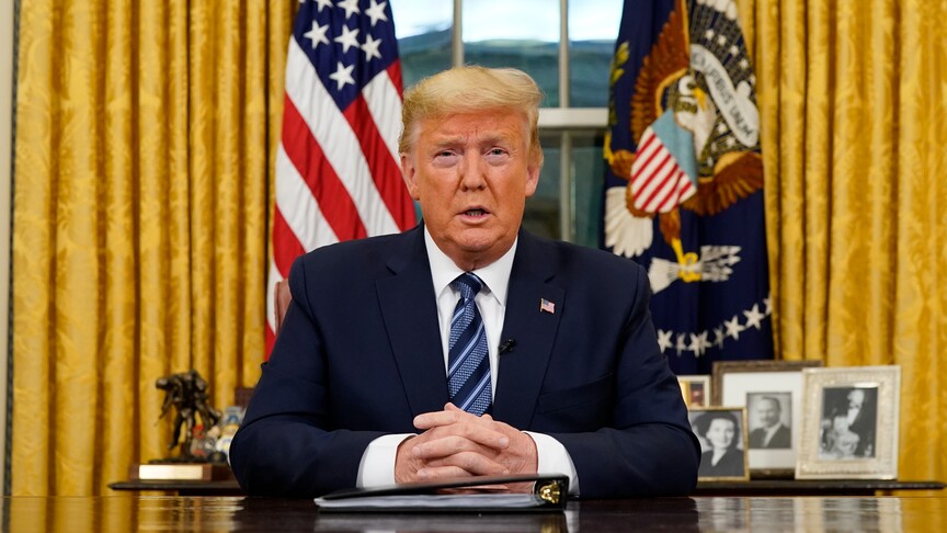 Trump, çocuk yatırım hesaplarının tanıtımı için New York ve Nasdaq borsalarının açılış zilini çaldı