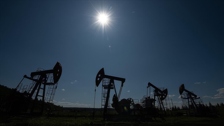 ABD, Hürmüz Boğazı'nda petrol akışının hızlanmasıyla bu yıl için petrol fiyatı tahminini düşürdü