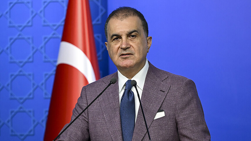 AK Parti Sözcüsü Çelik'ten mezuniyet töreninde ayet yazılı pankartın kapatılmasına tepki