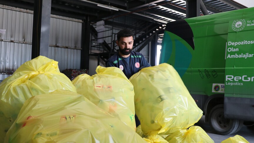 Pilot il Sakarya'da 9 milyona yakın içecek ambalajı geri dönüşüme kazandırıldı
