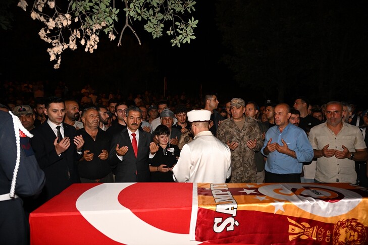 Şanlıurfa'da halı sahada kalp krizi sonucu ölen jandarma uzman çavuşun cenazesi Şırnak'ta defnedildi