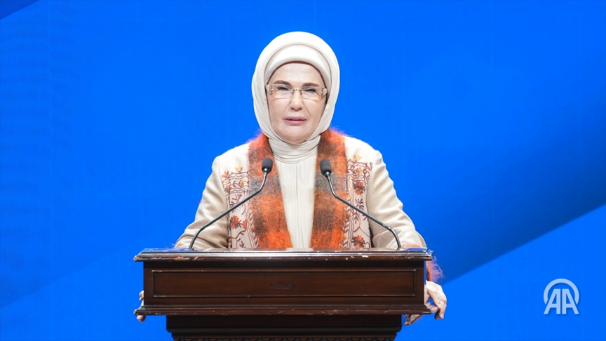 ئەمینە ئەردۆغان یادی قوربانیانی کۆمەڵکوژی سرێبرێنیتسا'ی بەرز ڕاگرت