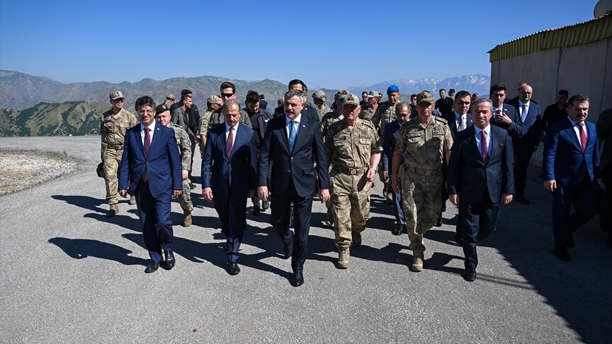 İçişleri Bakanı Çiftçi, Hakkari'de üs bölgesini ziyaret etti