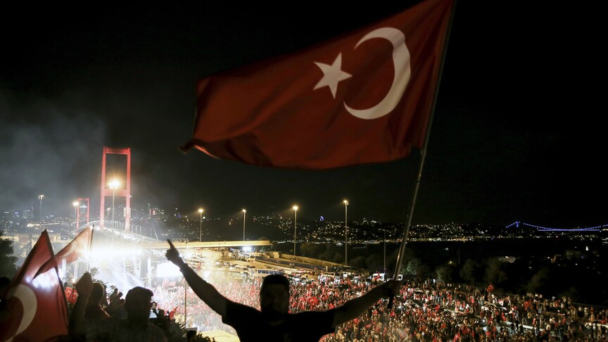 İstanbul'da darbecilere karşı verilen mücadele