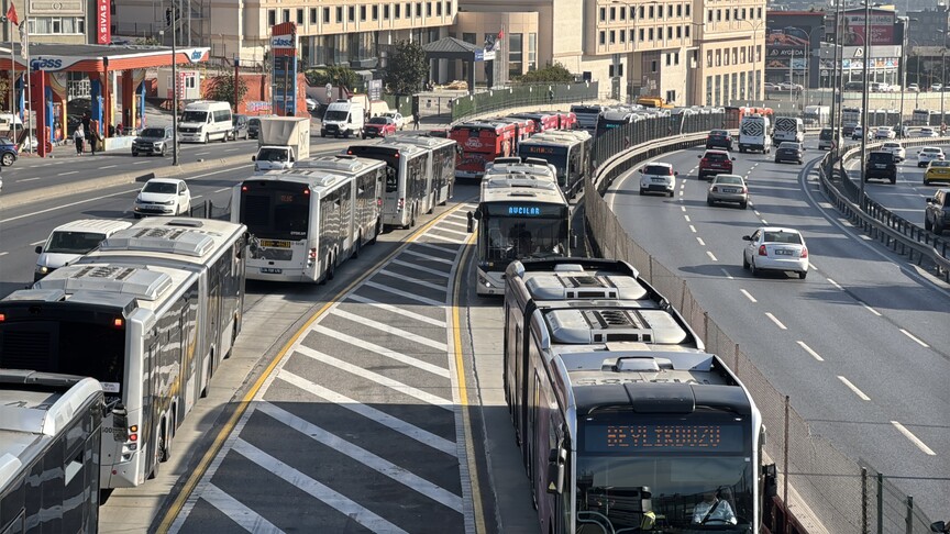 İstanbul'da metrobüs 15 Temmuz'da FSM Köprüsü'nü kullanacak