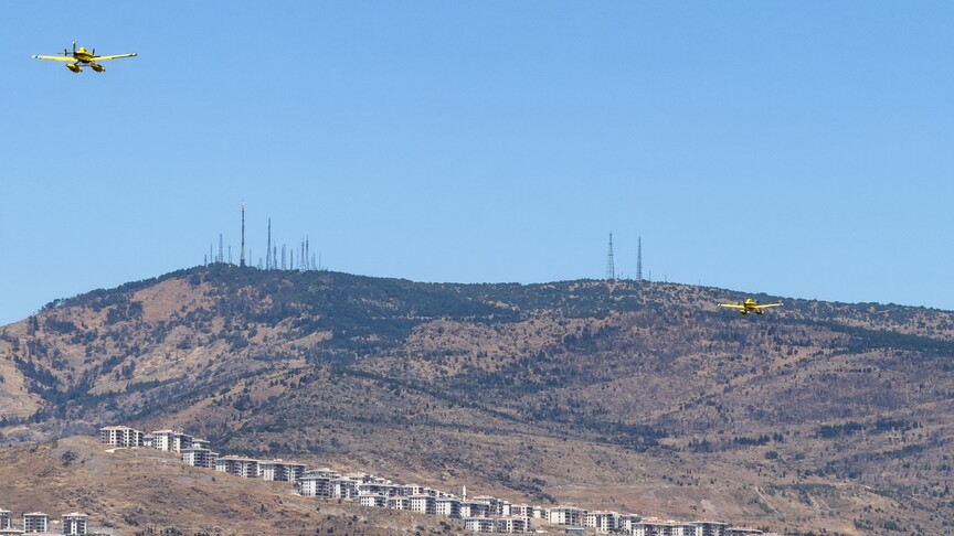 İzmir'de orman yangınına müdahale ediliyor