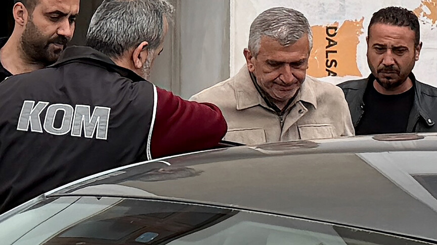 Görevden uzaklaştırılan Akçakoça Belediye Başkanı Albayrak, tahliyesine yapılan itiraz sonrası tutuklandı