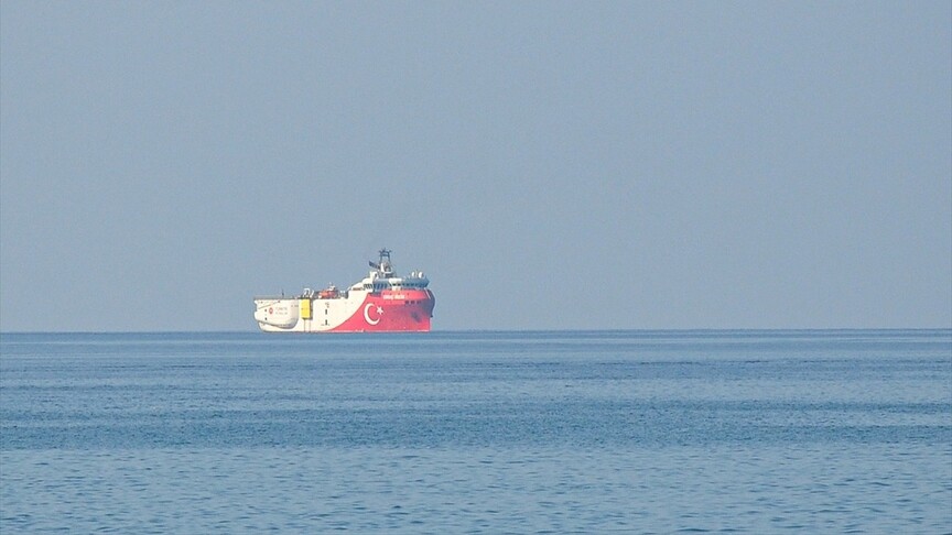 Oruç Reis sismik araştırma gemisi Mersin açıklarına demirledi
