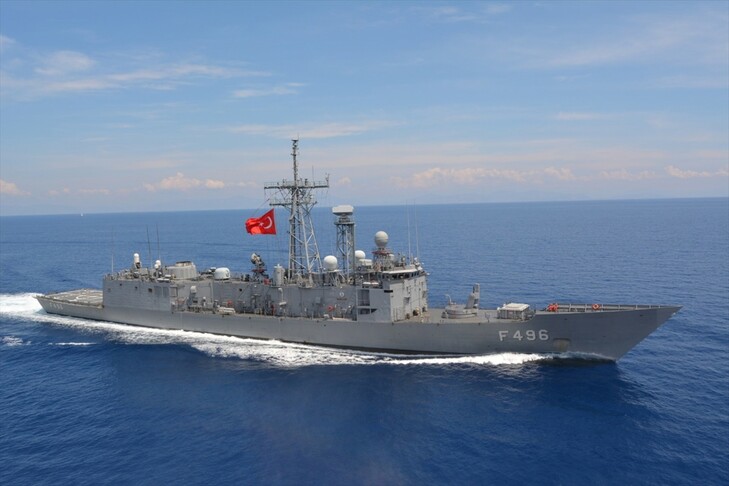 Türk savaş gemileri, KKTC'nin Girne Turizm Limanı'nda halkın ziyaretine açıldı