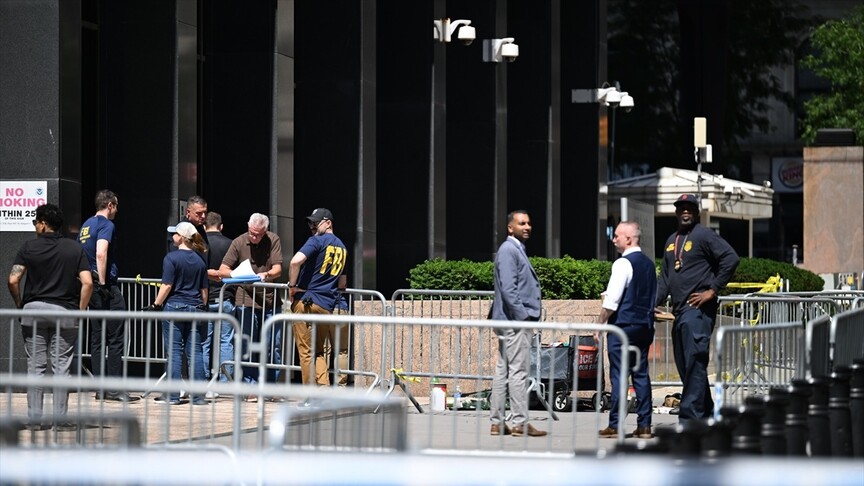 New York'ta ICE ve FBI binası önünde saldırı düzenleyen şüpheli gözaltına alındı